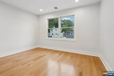 14 Redwood Street Bergenfield NJ 07621
