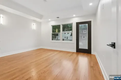 14 Redwood Street Bergenfield NJ 07621