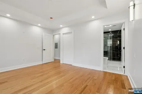 14 Redwood Street Bergenfield NJ 07621