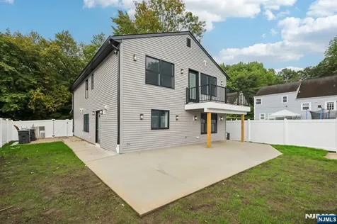 14 Redwood Street Bergenfield NJ 07621
