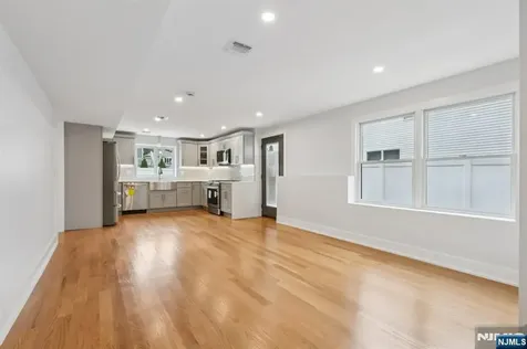 14 Redwood Street Bergenfield NJ 07621