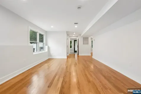 14 Redwood Street Bergenfield NJ 07621