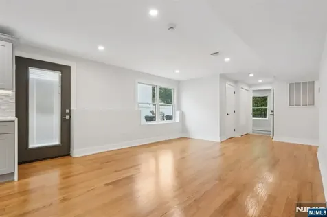 14 Redwood Street Bergenfield NJ 07621