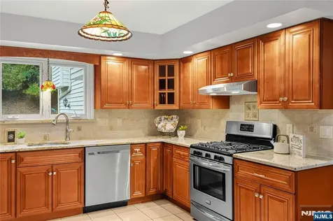 6 Old Orchard Drive Hawthorne NJ 07506