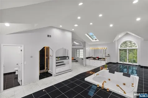 6 Old Orchard Drive Hawthorne NJ 07506