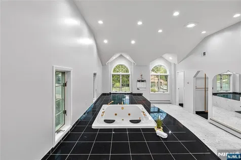 6 Old Orchard Drive Hawthorne NJ 07506