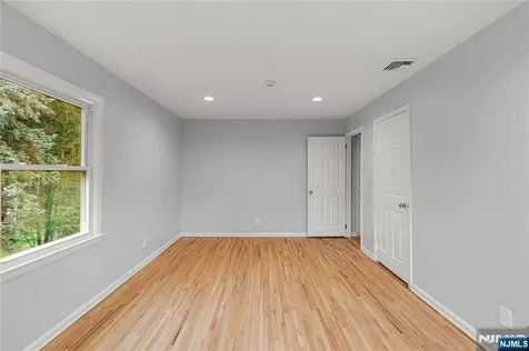 6 Old Orchard Drive Hawthorne NJ 07506