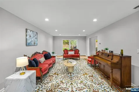 6 Old Orchard Drive Hawthorne NJ 07506