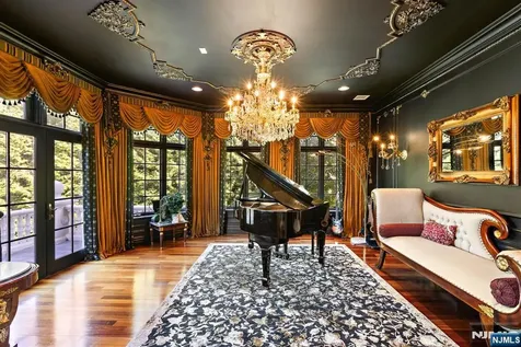 117 Truman Drive Cresskill NJ 07626