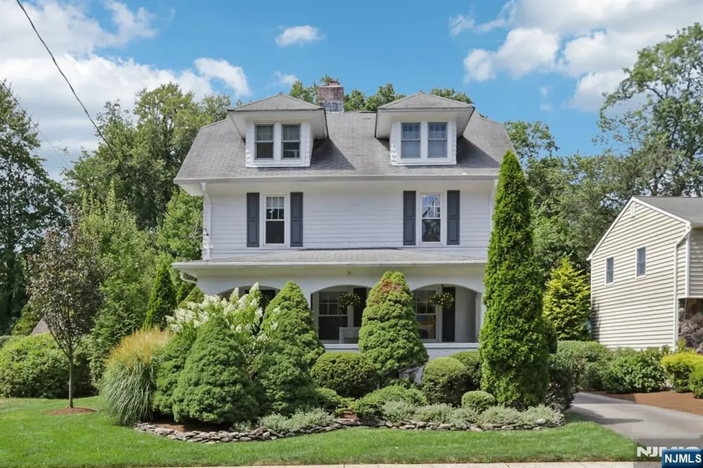113 Sheridan Avenue Ho-ho-kus NJ 07423