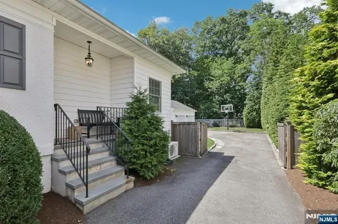 113 Sheridan Avenue Ho-ho-kus NJ 07423
