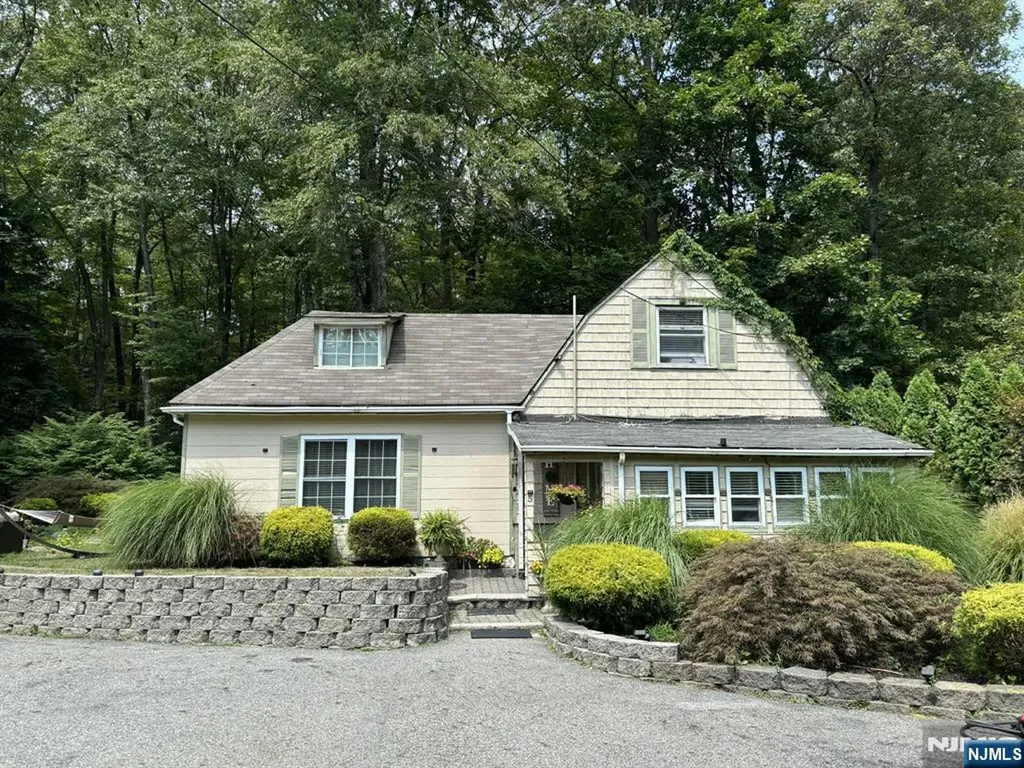 5 Old Gormely Lane Kinnelon Borough NJ 07405