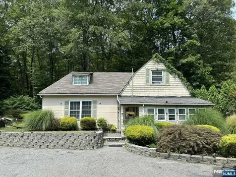 5 Old Gormely Lane Kinnelon Borough NJ 07405