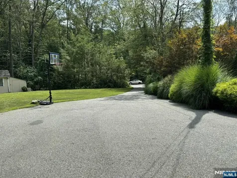 5 Old Gormely Lane Kinnelon Borough NJ 07405