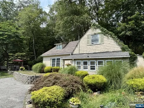 5 Old Gormely Lane Kinnelon Borough NJ 07405