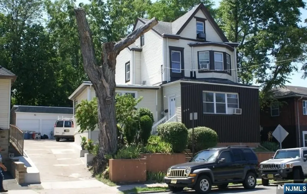 325-327 Broadway Paterson NJ 07522