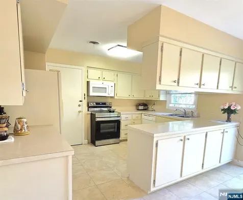 51 N Virginia Court Englewood Cliffs NJ 07632