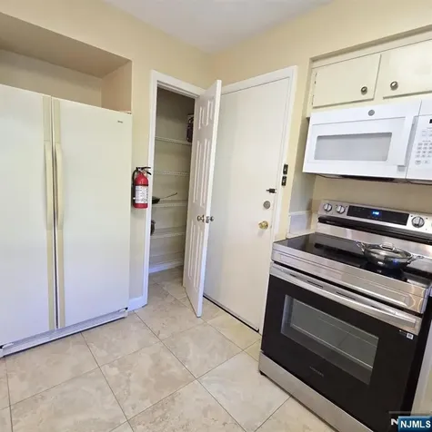 51 N Virginia Court Englewood Cliffs NJ 07632