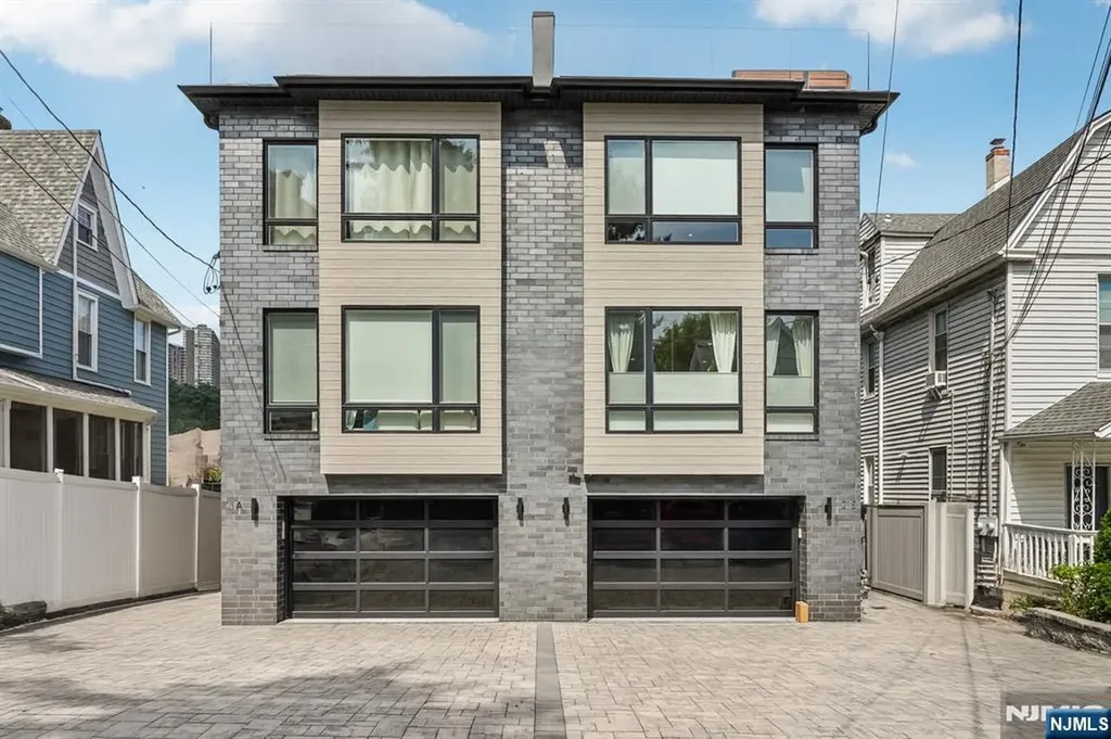 21 B Sterling Place Edgewater NJ 07020