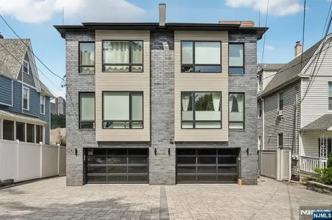 21 B Sterling Place Edgewater NJ 07020