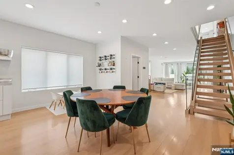 21 B Sterling Place Edgewater NJ 07020