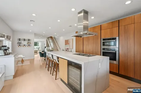 21 B Sterling Place Edgewater NJ 07020