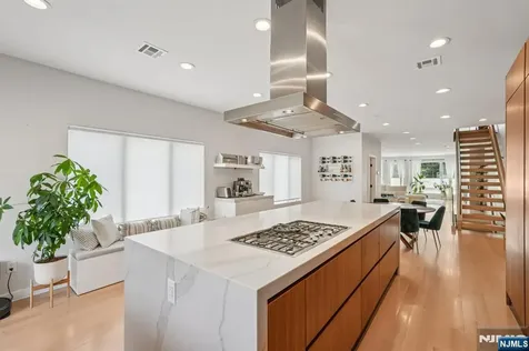 21 B Sterling Place Edgewater NJ 07020