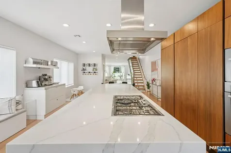 21 B Sterling Place Edgewater NJ 07020