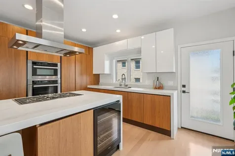 21 B Sterling Place Edgewater NJ 07020