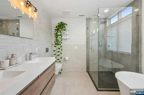 21 B Sterling Place Edgewater NJ 07020