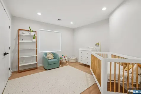 21 B Sterling Place Edgewater NJ 07020