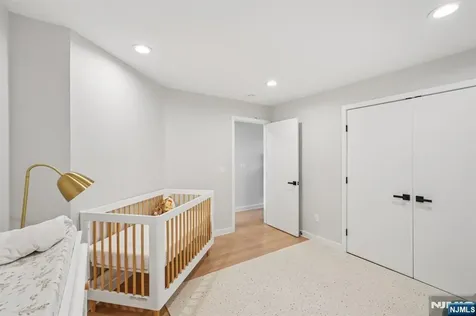 21 B Sterling Place Edgewater NJ 07020