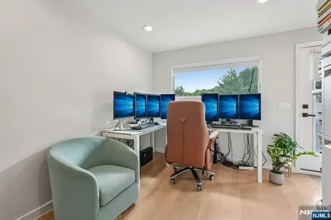 21 B Sterling Place Edgewater NJ 07020