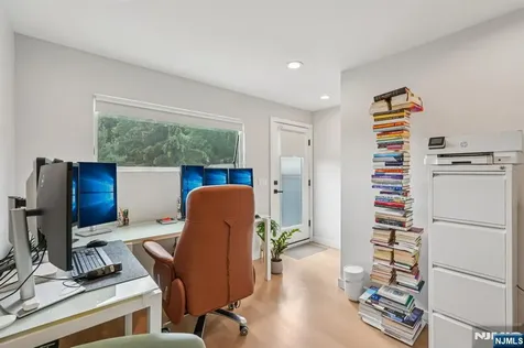 21 B Sterling Place Edgewater NJ 07020