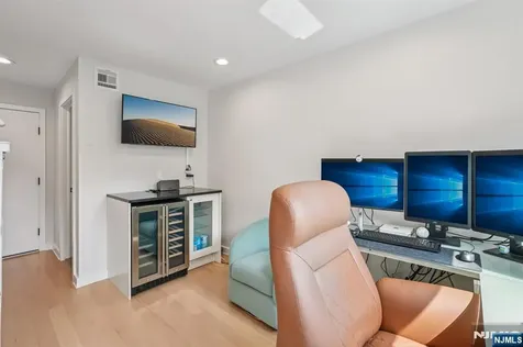 21 B Sterling Place Edgewater NJ 07020