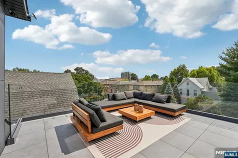 21 B Sterling Place Edgewater NJ 07020