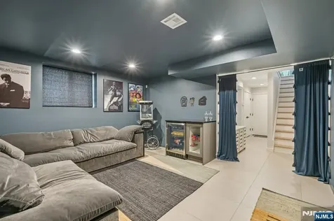 21 B Sterling Place Edgewater NJ 07020
