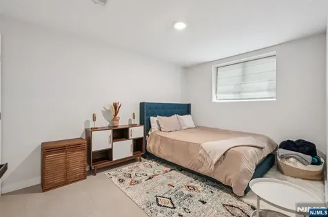 21 B Sterling Place Edgewater NJ 07020
