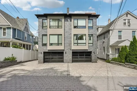 21 B Sterling Place Edgewater NJ 07020