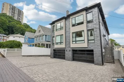 21 B Sterling Place Edgewater NJ 07020