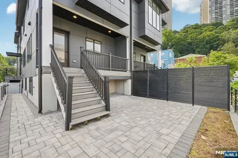 21 B Sterling Place Edgewater NJ 07020