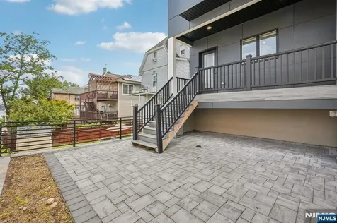 21 B Sterling Place Edgewater NJ 07020