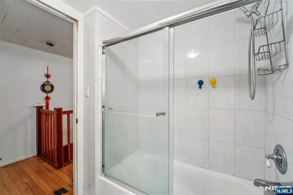 25 Clinton Park Drive Bergenfield NJ 07621