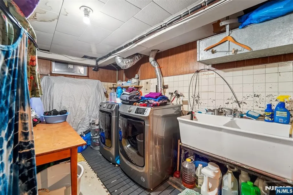 25 Clinton Park Drive Bergenfield NJ 07621