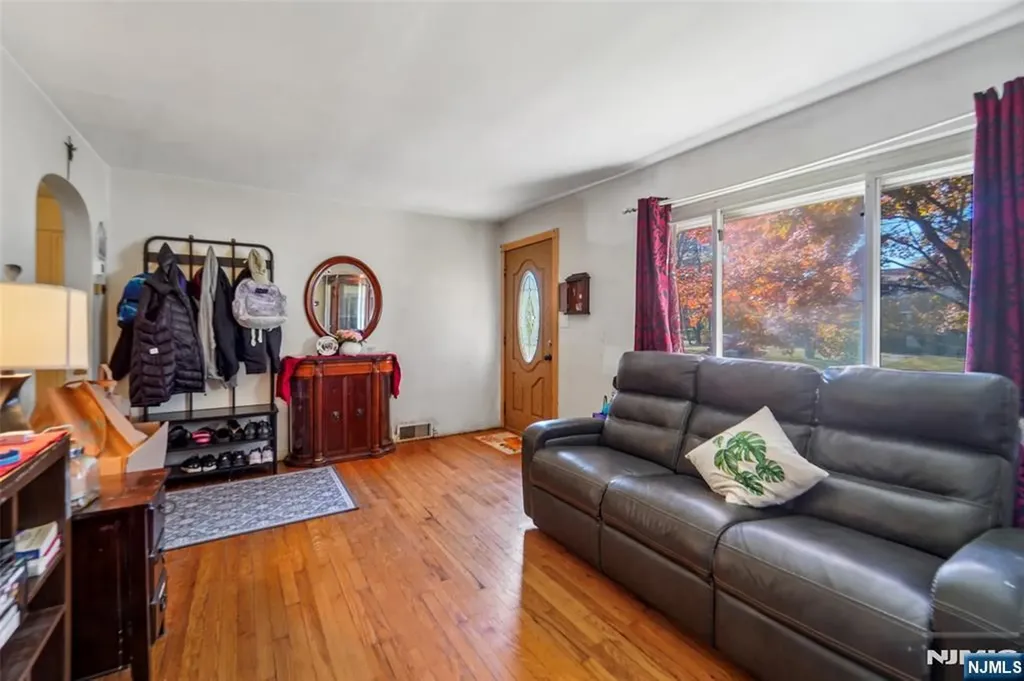 25 Clinton Park Drive Bergenfield NJ 07621