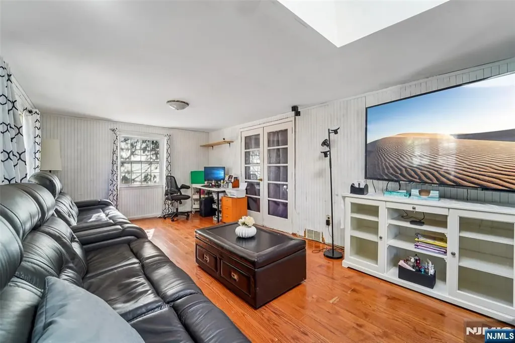 25 Clinton Park Drive Bergenfield NJ 07621