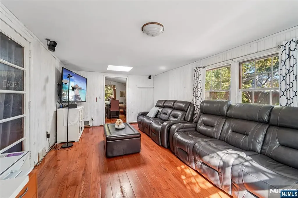 25 Clinton Park Drive Bergenfield NJ 07621