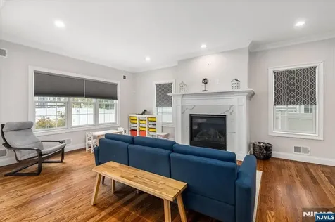 180 Terrace Avenue Lodi NJ 07644