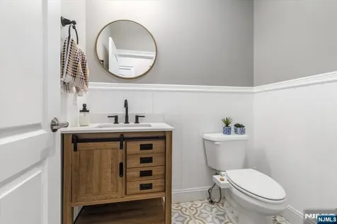 180 Terrace Avenue Lodi NJ 07644