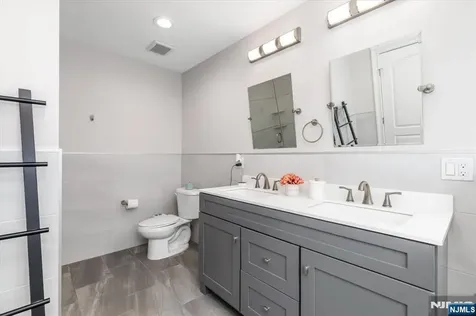 180 Terrace Avenue Lodi NJ 07644